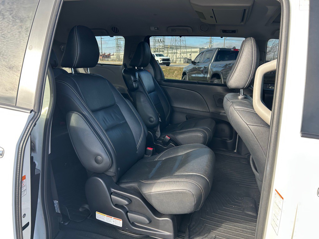 2020 Toyota Sienna Image 12