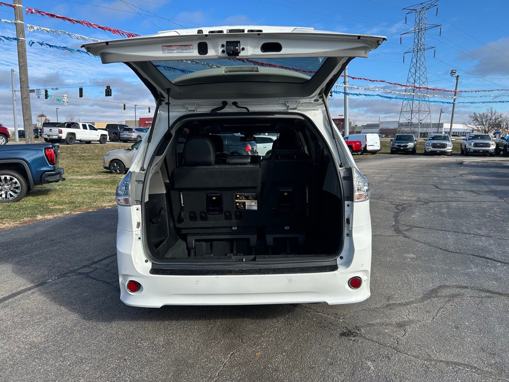2020 Toyota Sienna Image 14