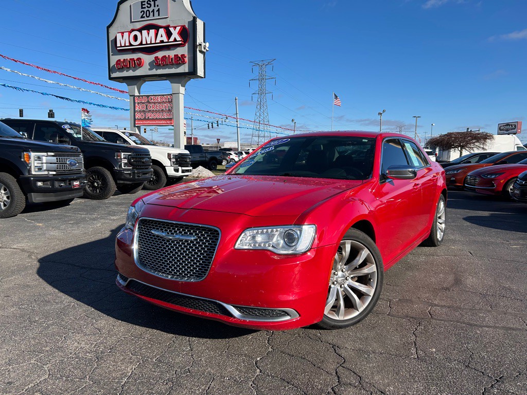 2017 Chrysler 300 Image 2