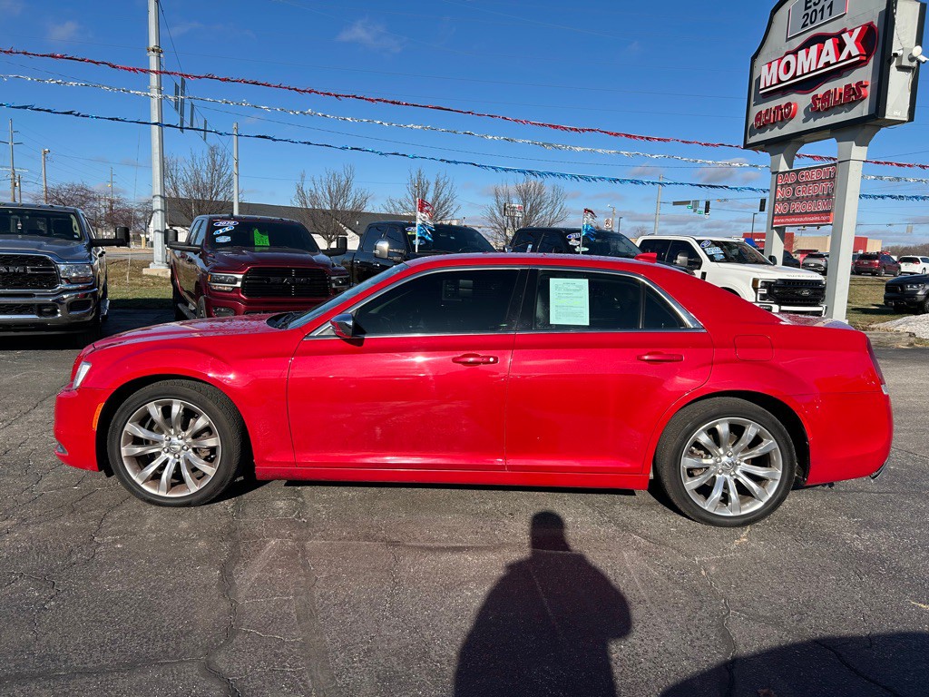 2017 Chrysler 300 Image 6