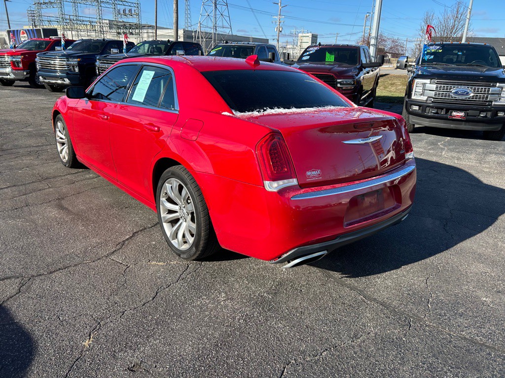 2017 Chrysler 300 Image 7