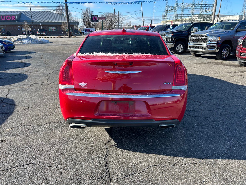 2017 Chrysler 300 Image 8