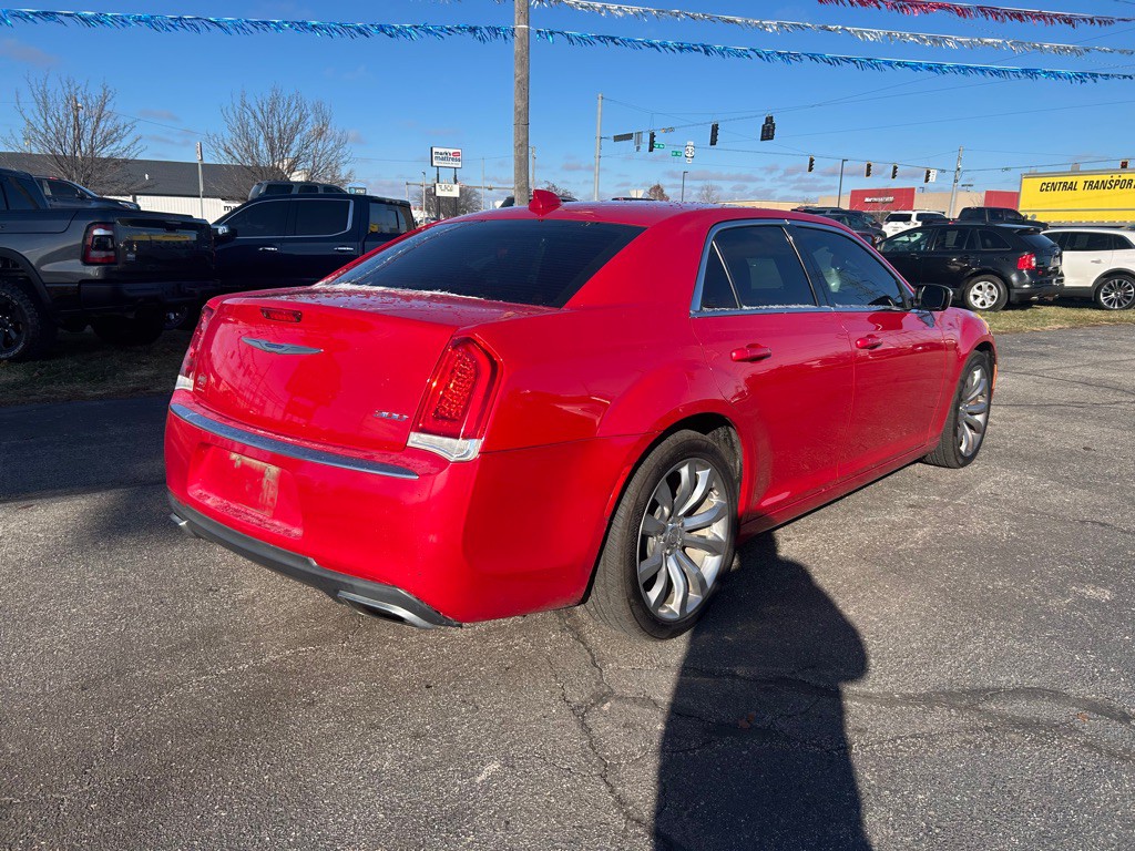 2017 Chrysler 300 Image 10