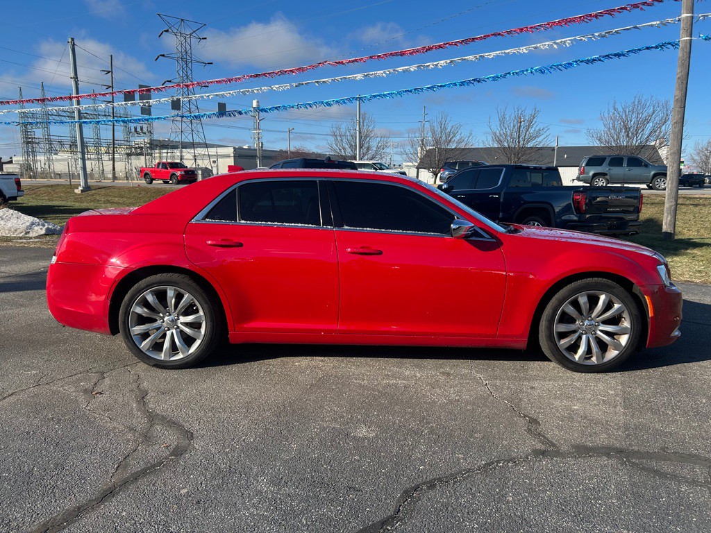 2017 Chrysler 300 Image 11