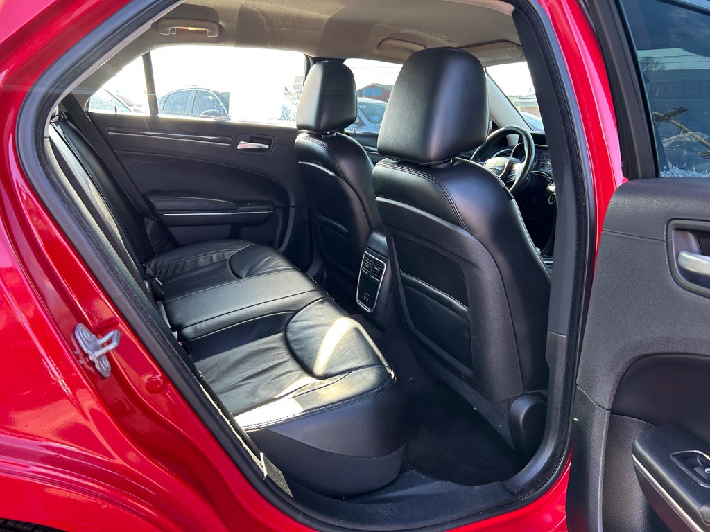 2017 Chrysler 300 Image 13