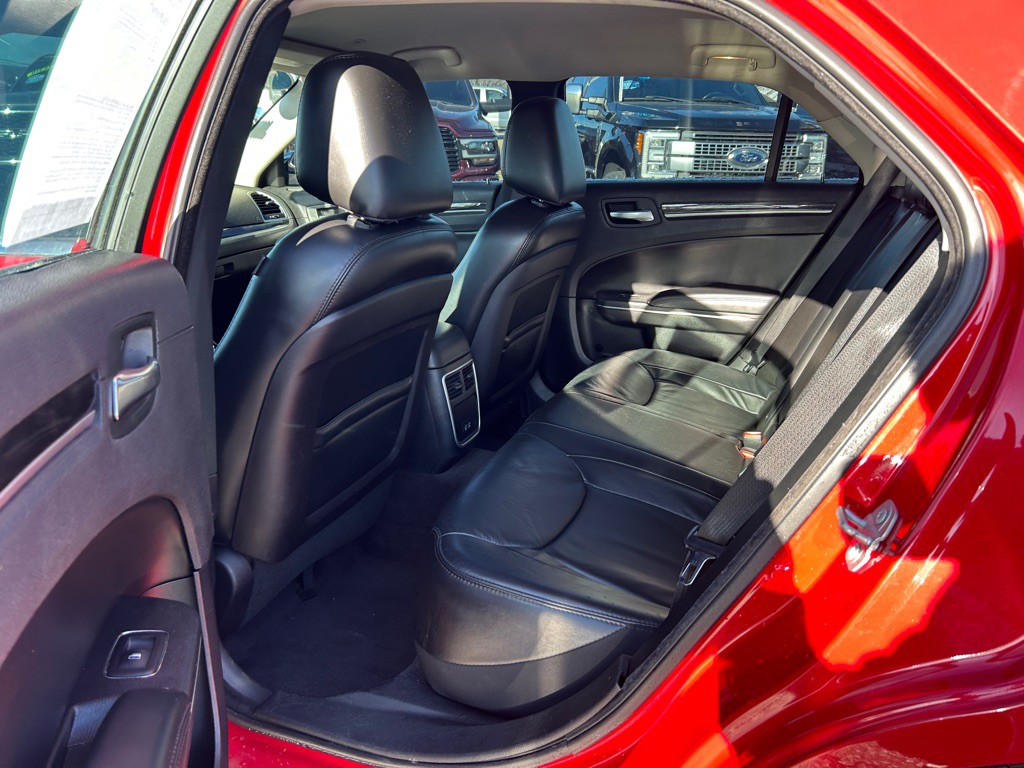 2017 Chrysler 300 Image 14