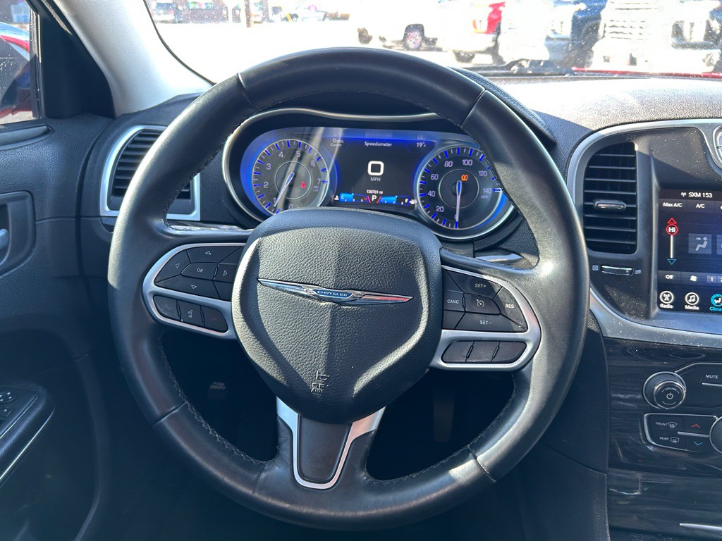 2017 Chrysler 300 Image 17