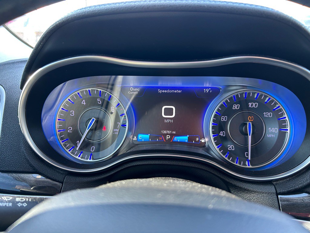 2017 Chrysler 300 Image 18