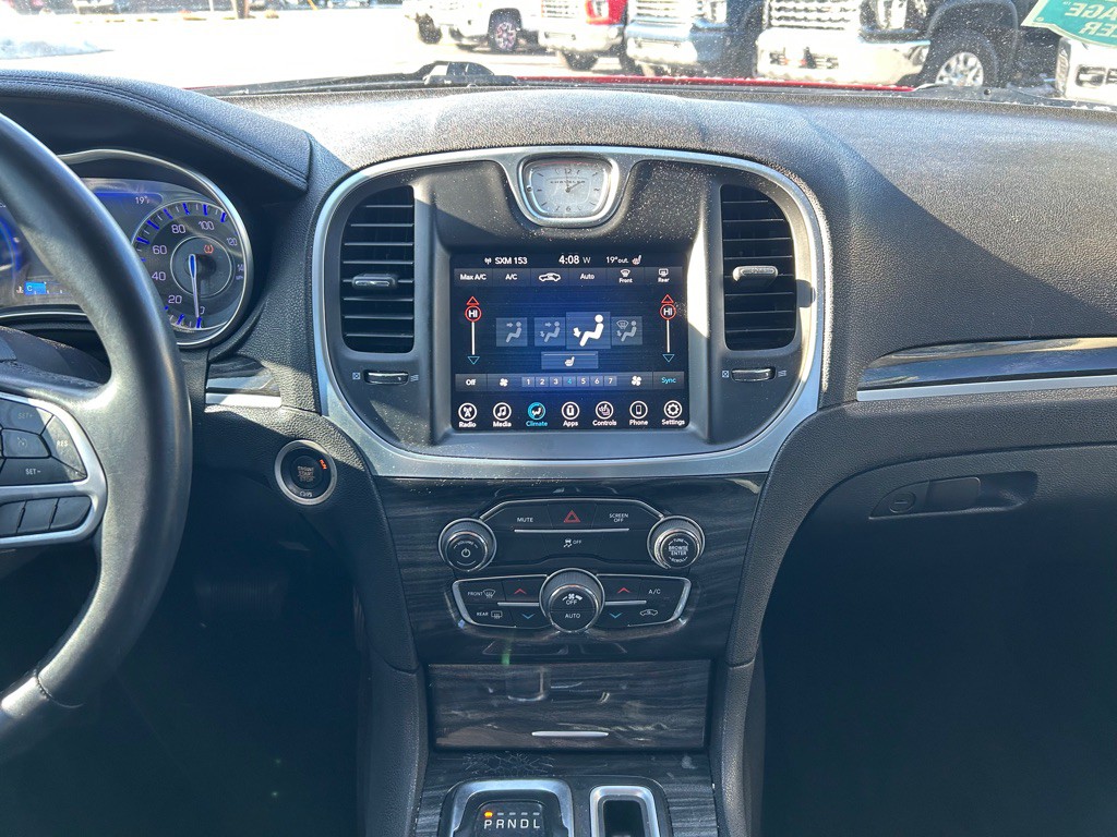 2017 Chrysler 300 Image 19