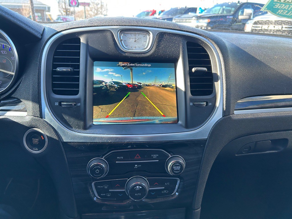 2017 Chrysler 300 Image 20