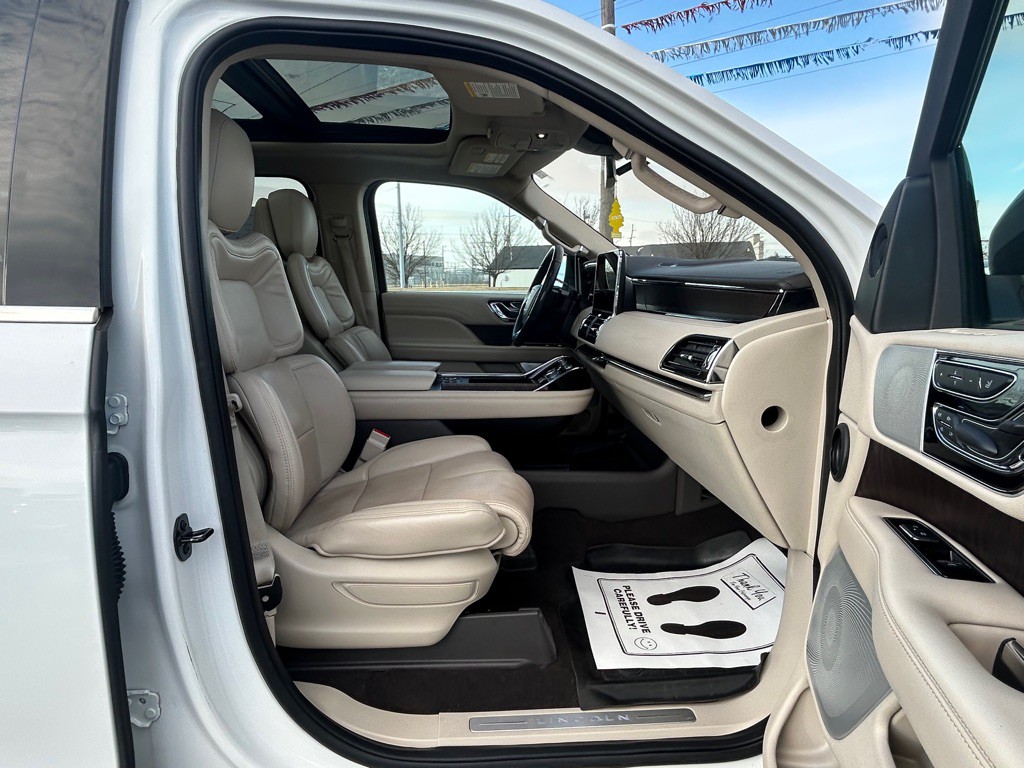 2020 Lincoln Navigator Image 11