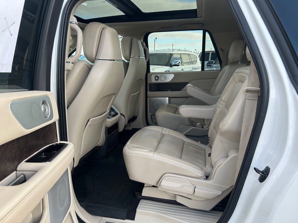2020 Lincoln Navigator Image 15