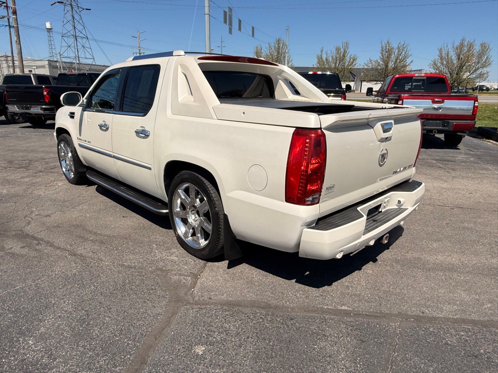 2008 Cadillac Escalade Image 10