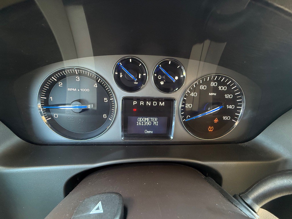 2008 Cadillac Escalade Image 11