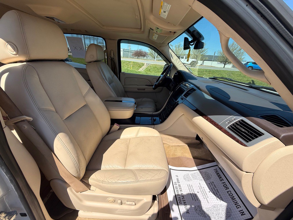 2008 Cadillac Escalade Image 16