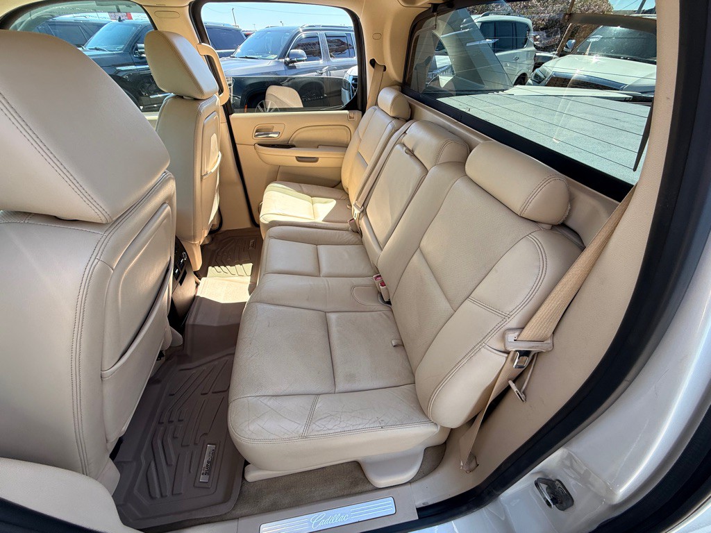 2008 Cadillac Escalade Image 18