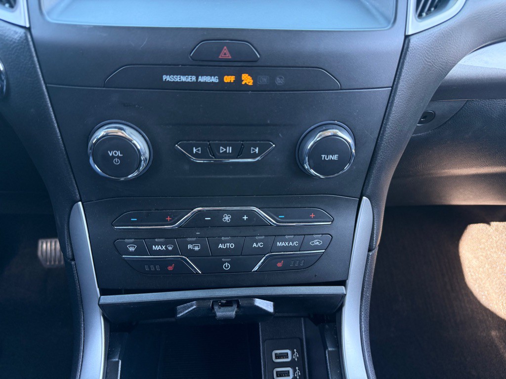 2020 Ford Edge Image 16