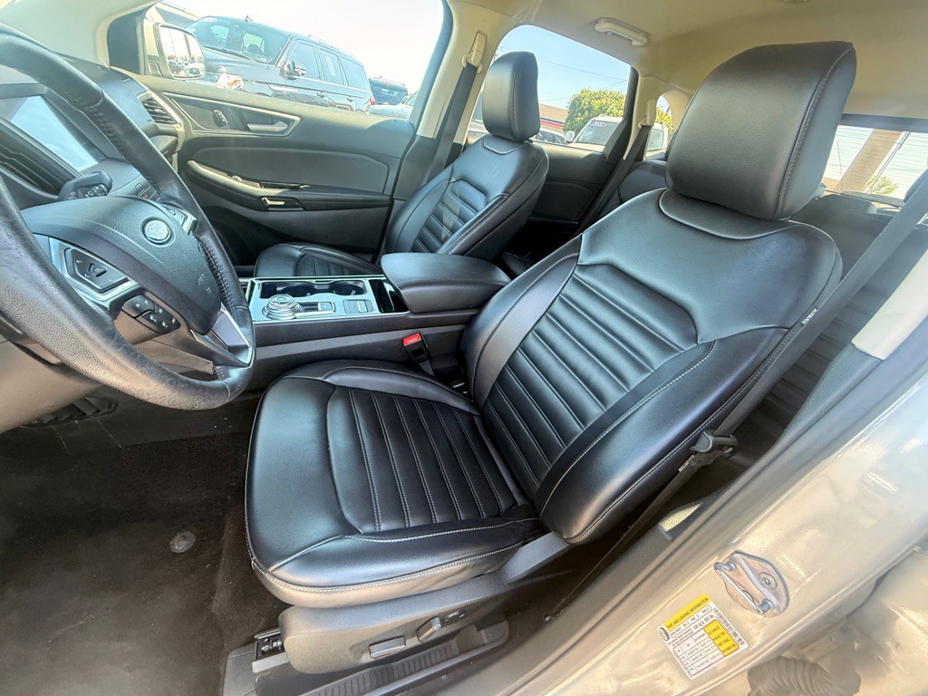 2020 Ford Edge Image 17