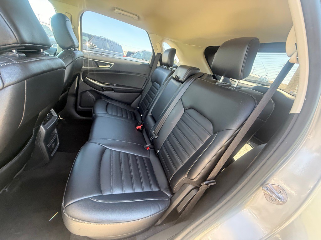 2020 Ford Edge Image 20