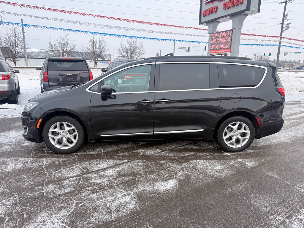 2017 Chrysler Pacifica Image 10