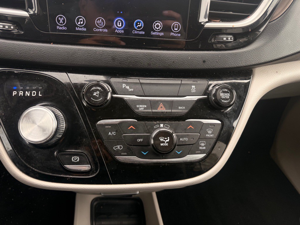 2017 Chrysler Pacifica Image 15