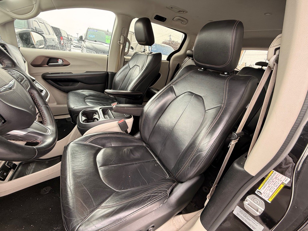 2017 Chrysler Pacifica Image 16