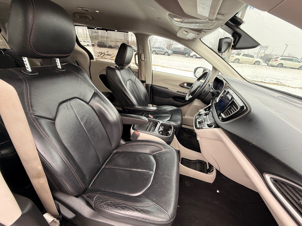 2017 Chrysler Pacifica Image 17