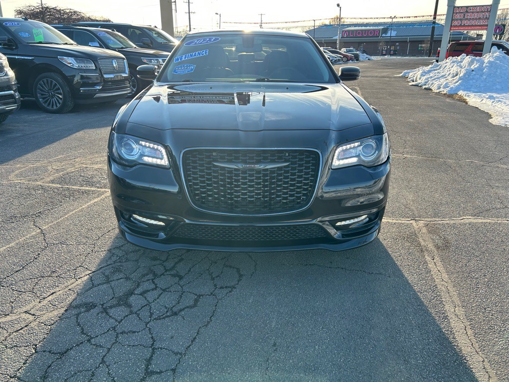 2023 Chrysler 300 Image 3