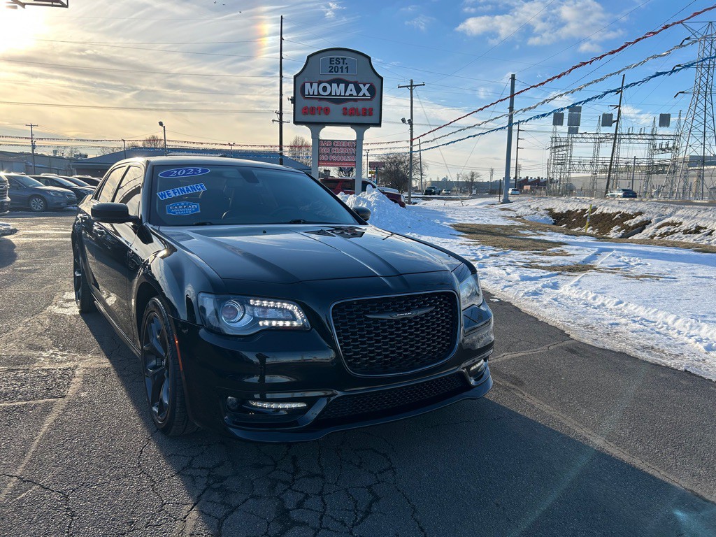 2023 Chrysler 300 Image 4