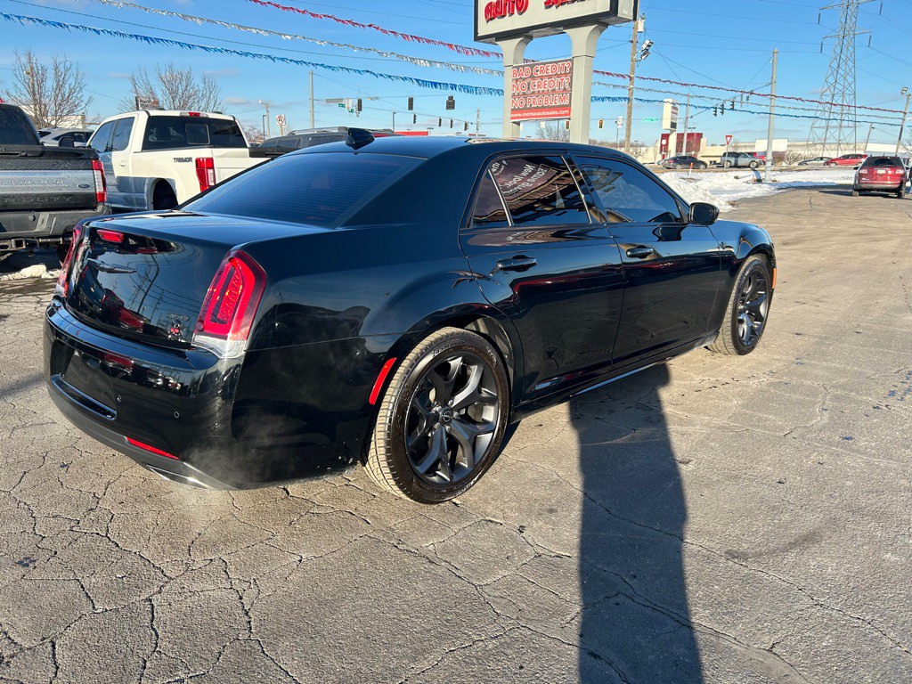 2023 Chrysler 300 Image 9