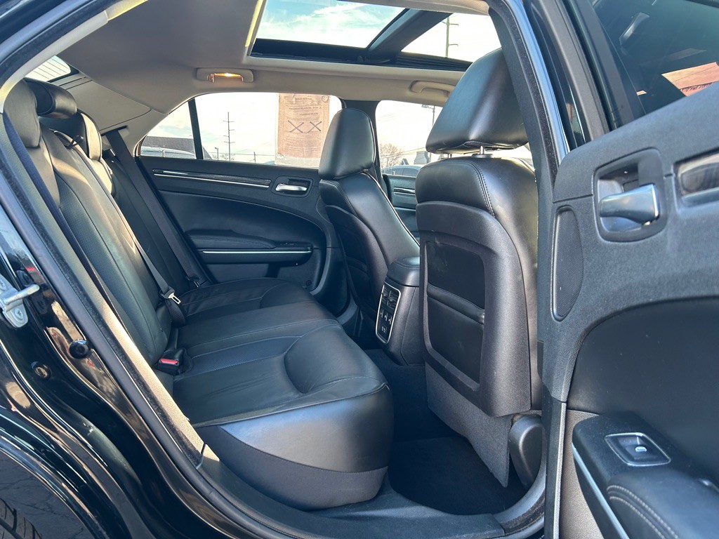 2023 Chrysler 300 Image 12