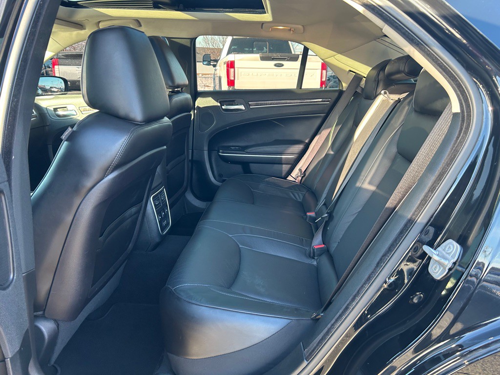 2023 Chrysler 300 Image 13