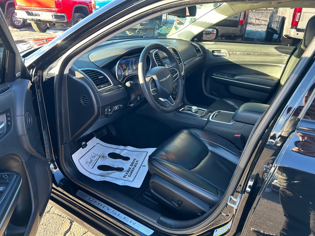 2023 Chrysler 300 Image 14