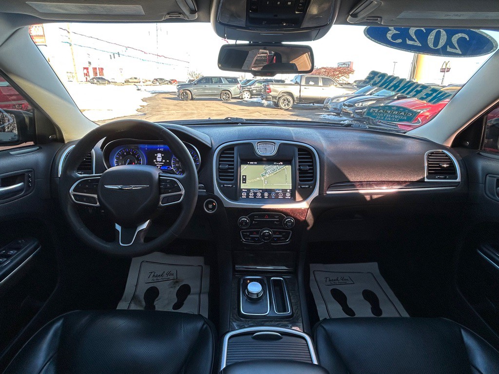 2023 Chrysler 300 Image 15