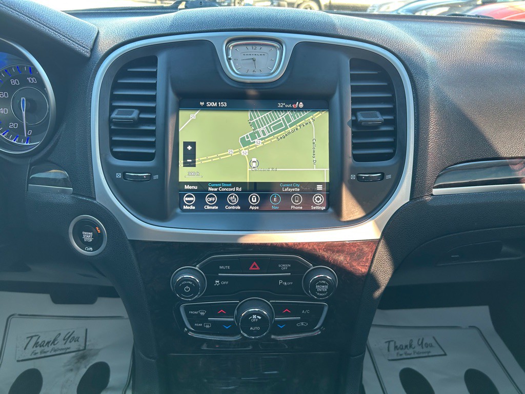 2023 Chrysler 300 Image 18