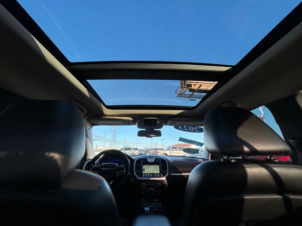 2023 Chrysler 300 Image 19