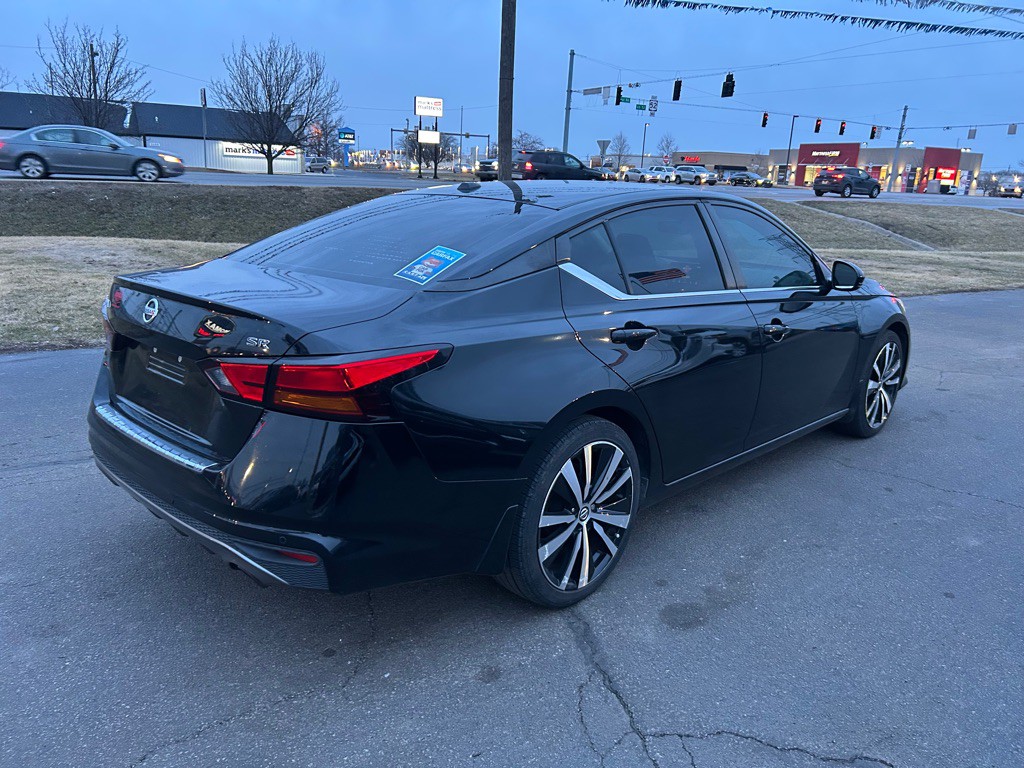 2020 Nissan Altima Image 9