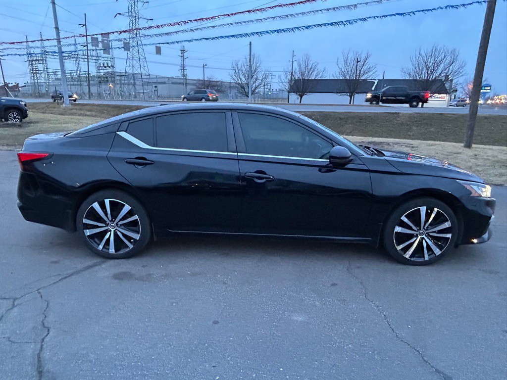 2020 Nissan Altima Image 10