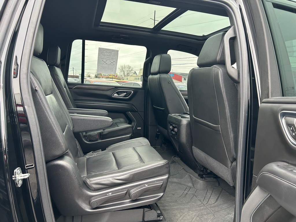 2021 Chevrolet Suburban Image 12