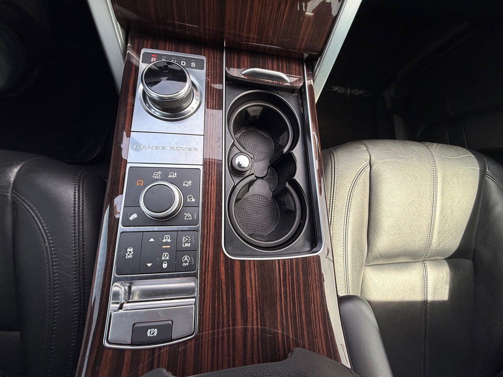 2017 Land Rover Range Rover Image 17