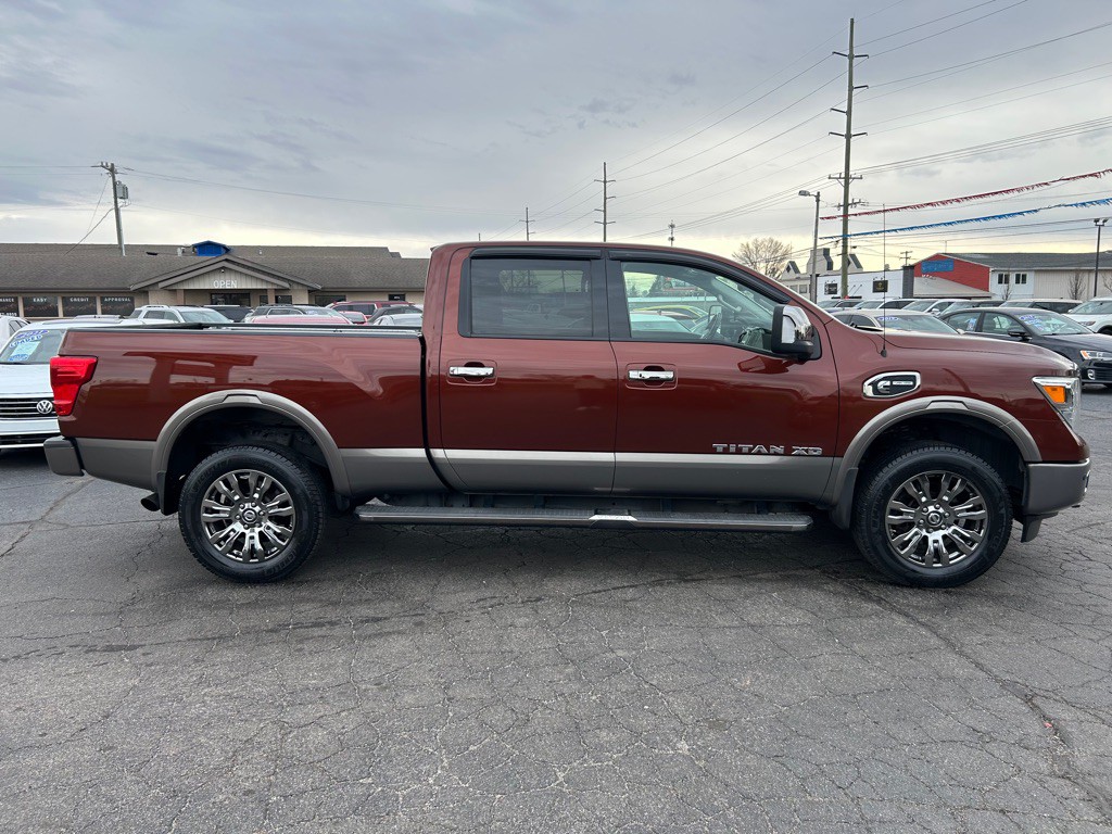 2016 Nissan Titan Image 10