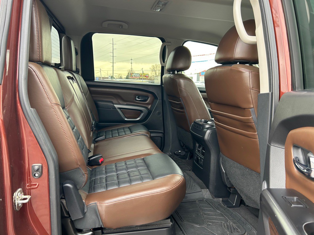 2016 Nissan Titan Image 12