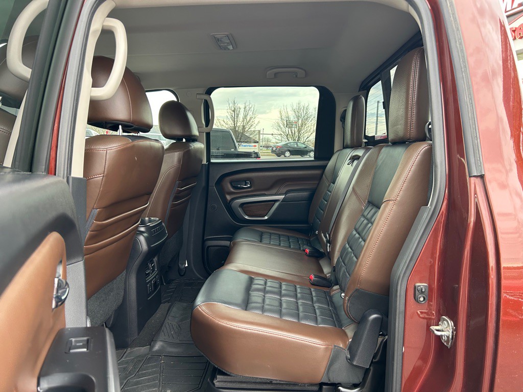 2016 Nissan Titan Image 13