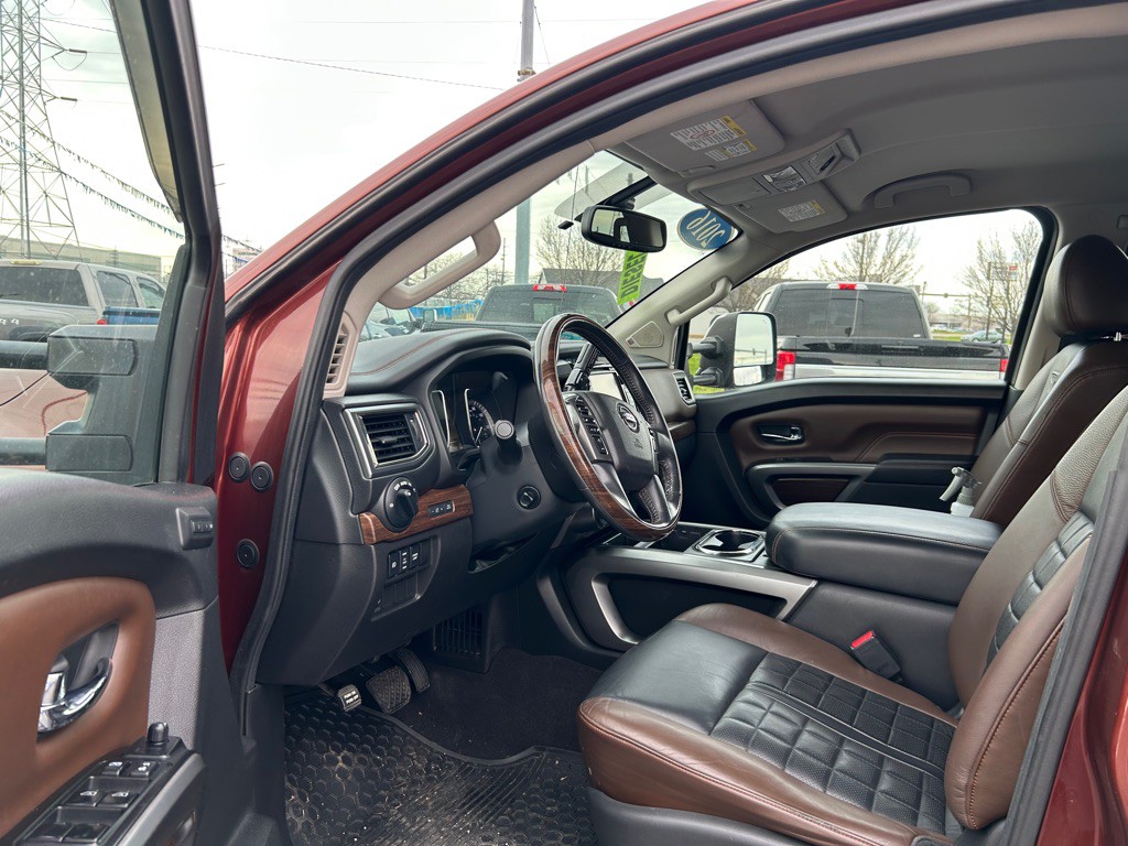 2016 Nissan Titan Image 14