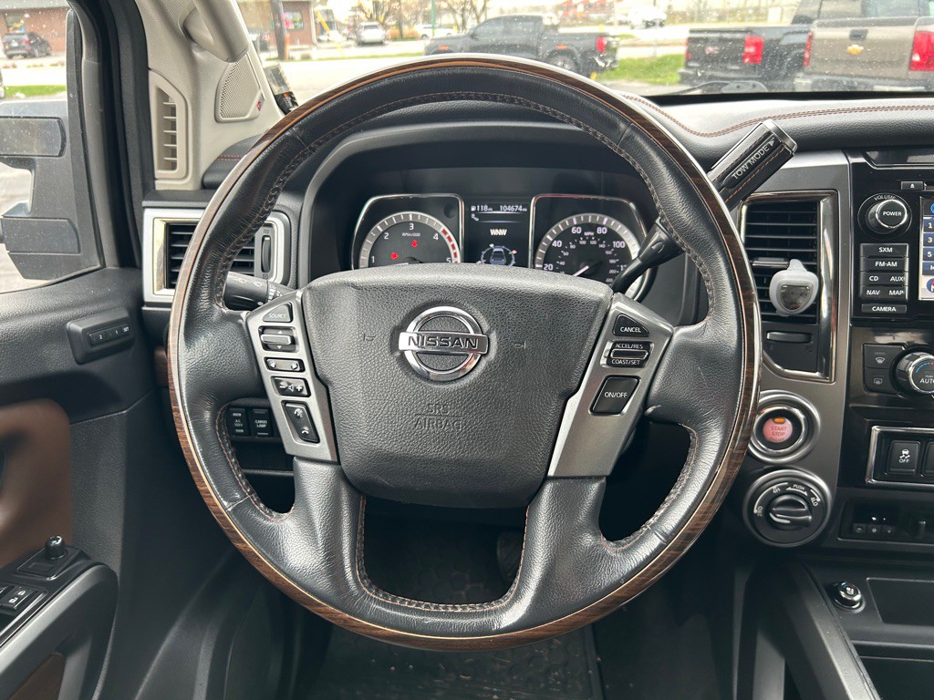 2016 Nissan Titan Image 16