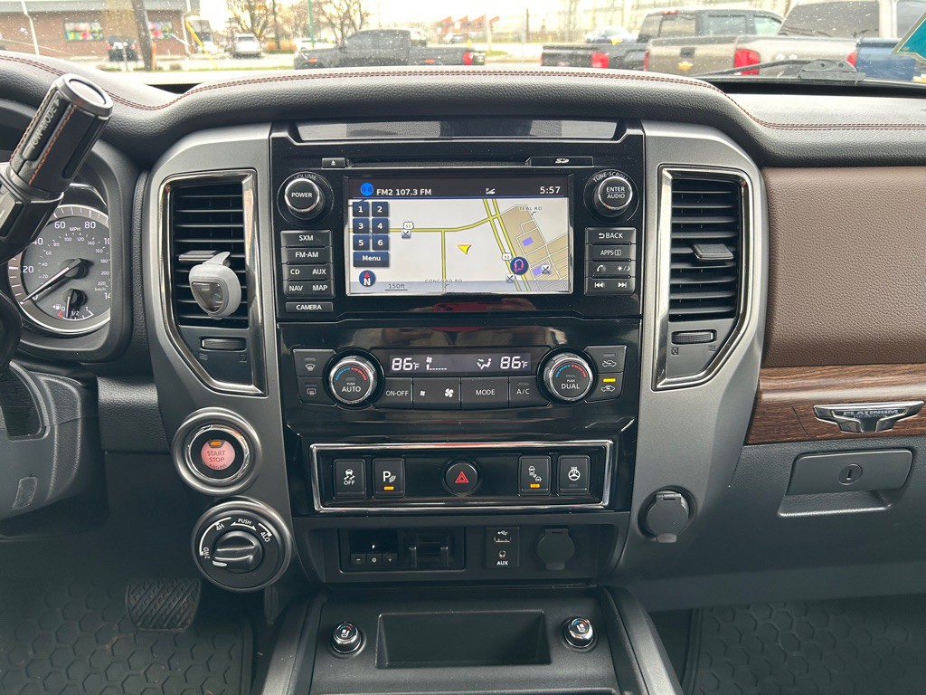 2016 Nissan Titan Image 18