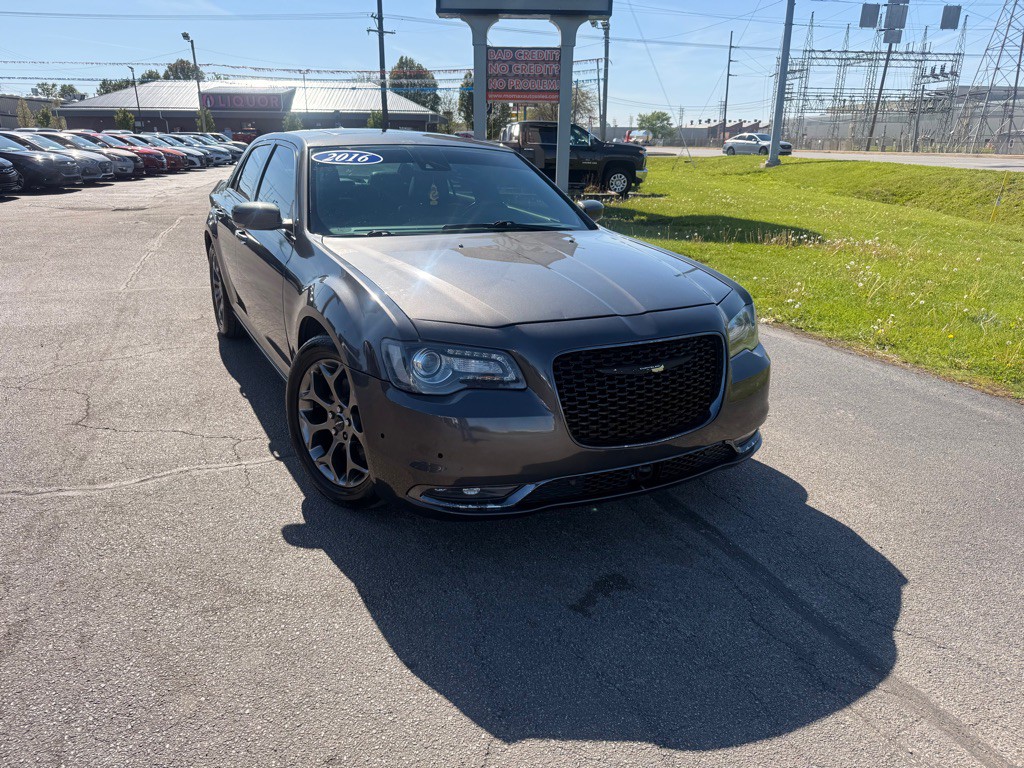 2016 Chrysler 300 Image 2