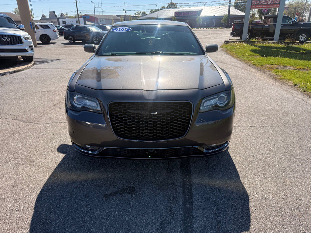2016 Chrysler 300 Image 3