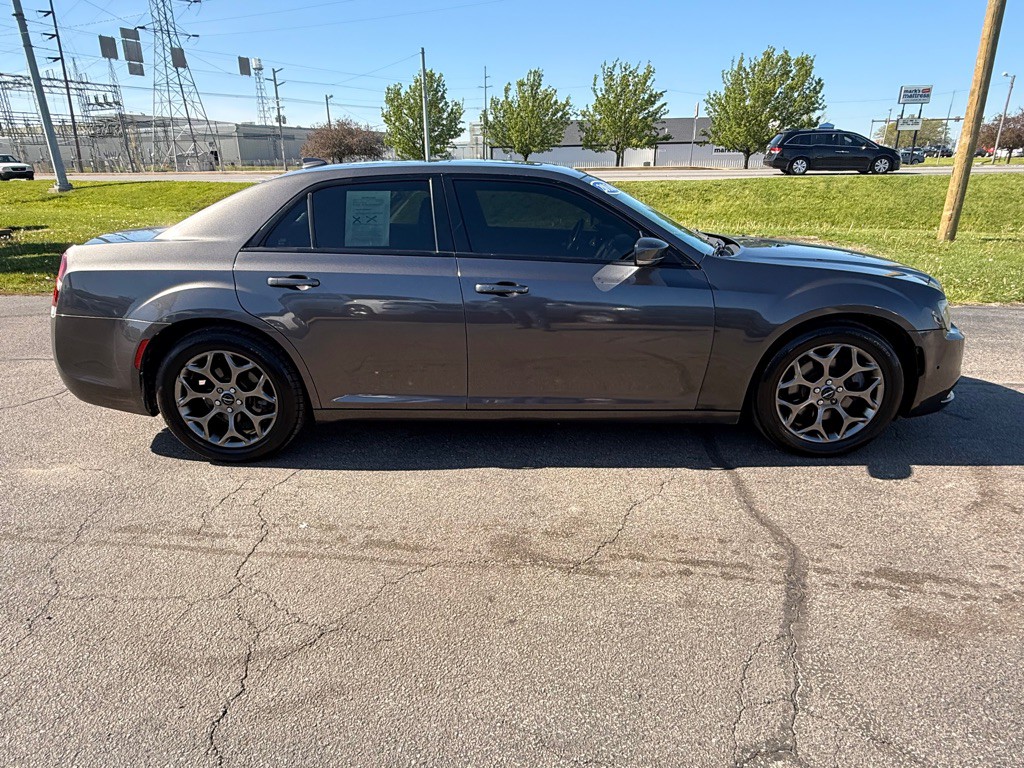 2016 Chrysler 300 Image 7
