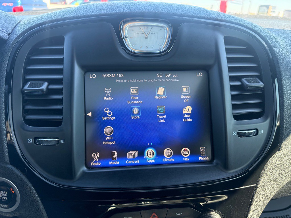 2016 Chrysler 300 Image 13